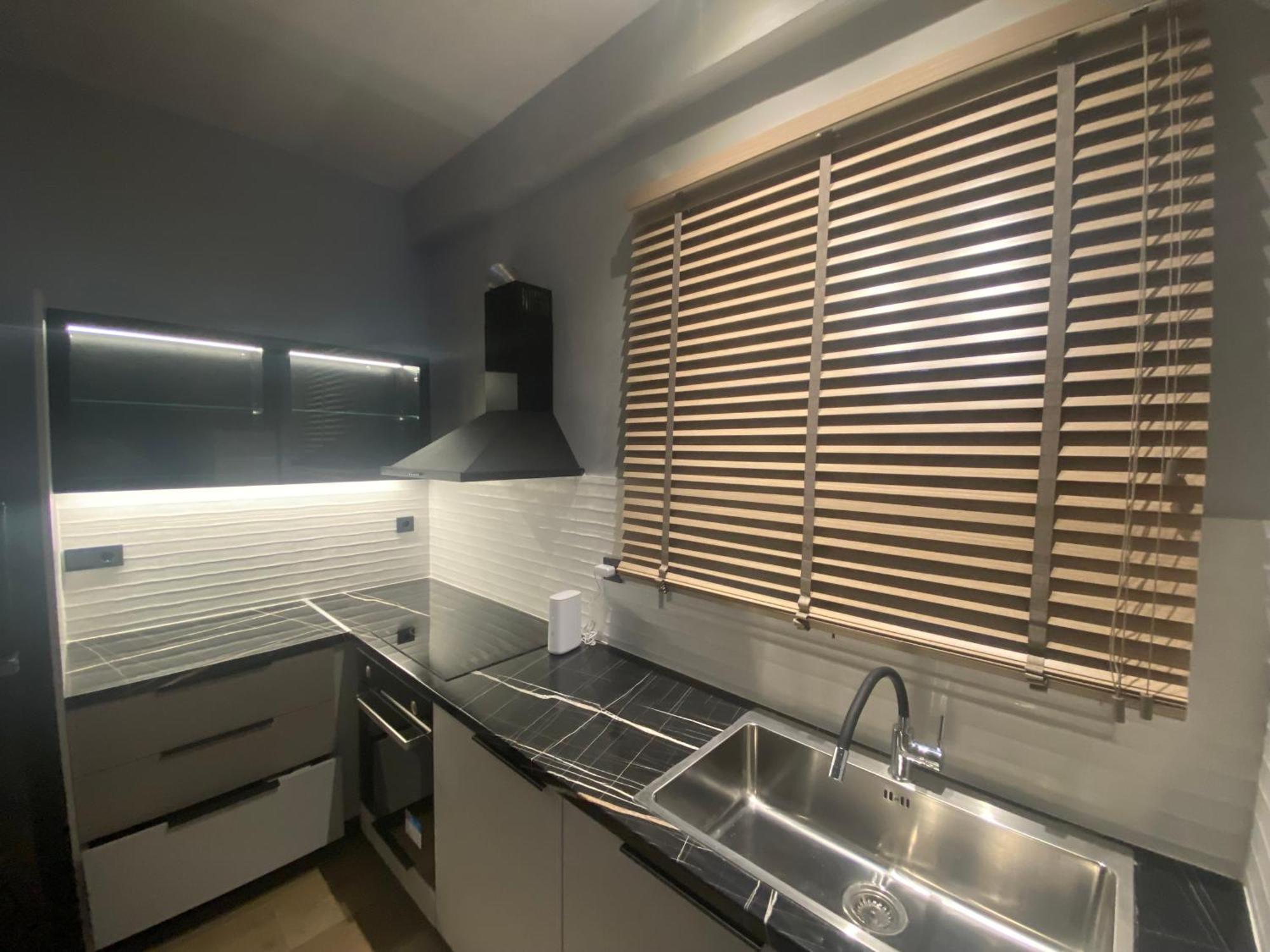 Kostas Lux *